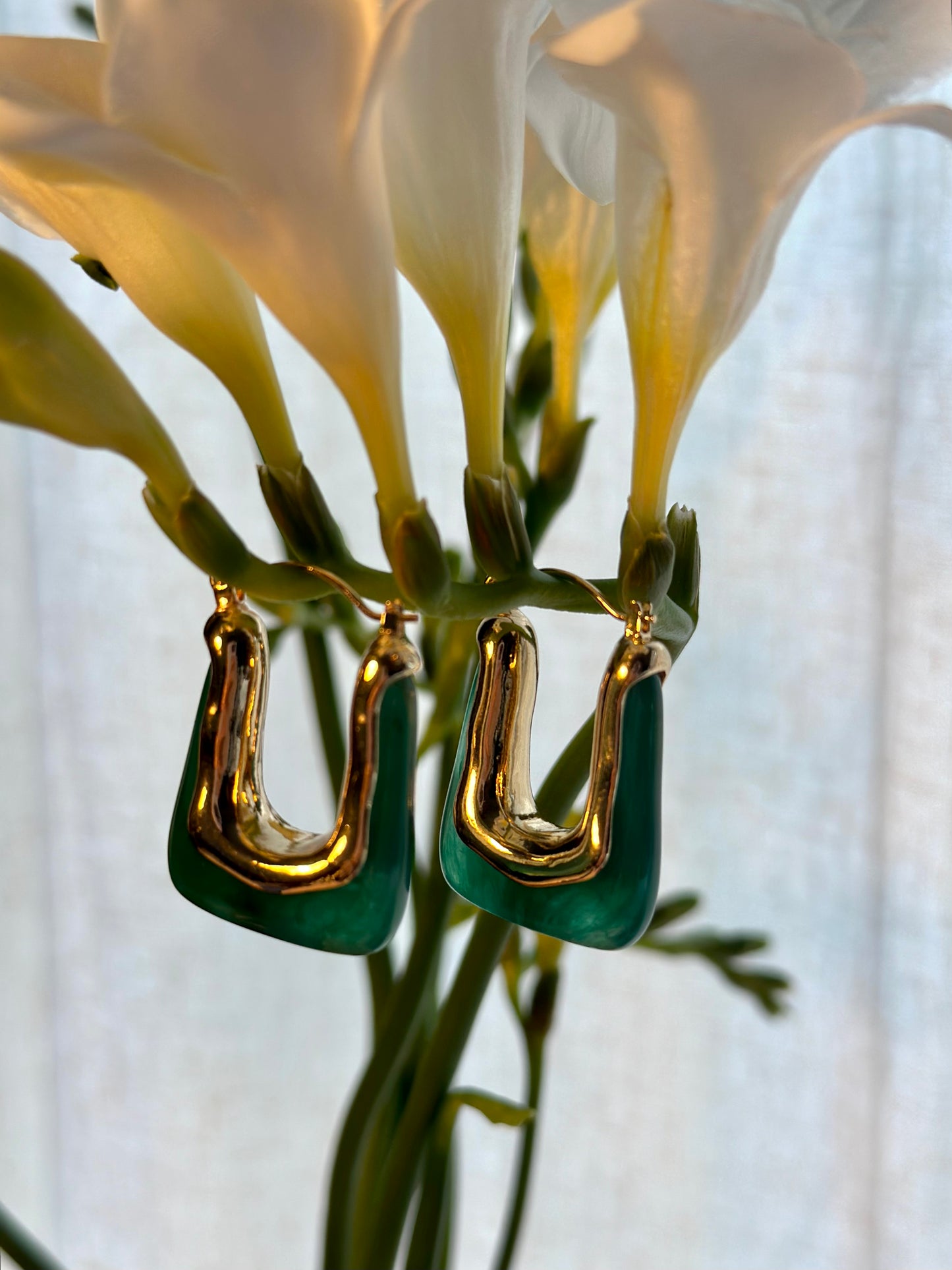 Natural Jade Green and Gold U-Shaped Luxury Dangle Earrings