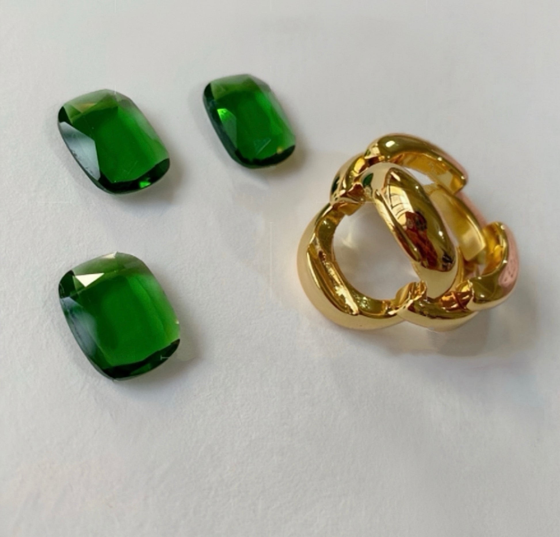 Artisan-Crafted Gold Band Ring Featuring a BV Emerald Green Gemstone Vintage Style-detailed